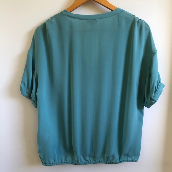 Joie gorgeous short sleeve silk blouse. Size M. - Picture 2 of 6